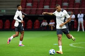 拉基蒂奇社媒晒与孔德合照：很高兴见到你，祝剩余赛季好运.